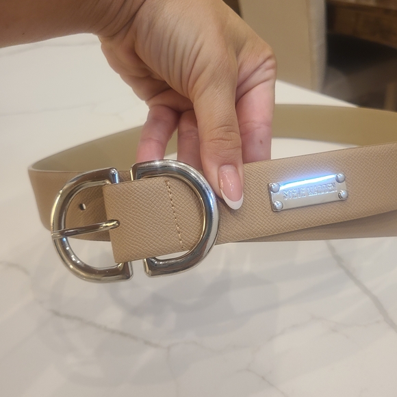 Steve Madden Beige Belt with Silver Buckle - Picture 3 of 4